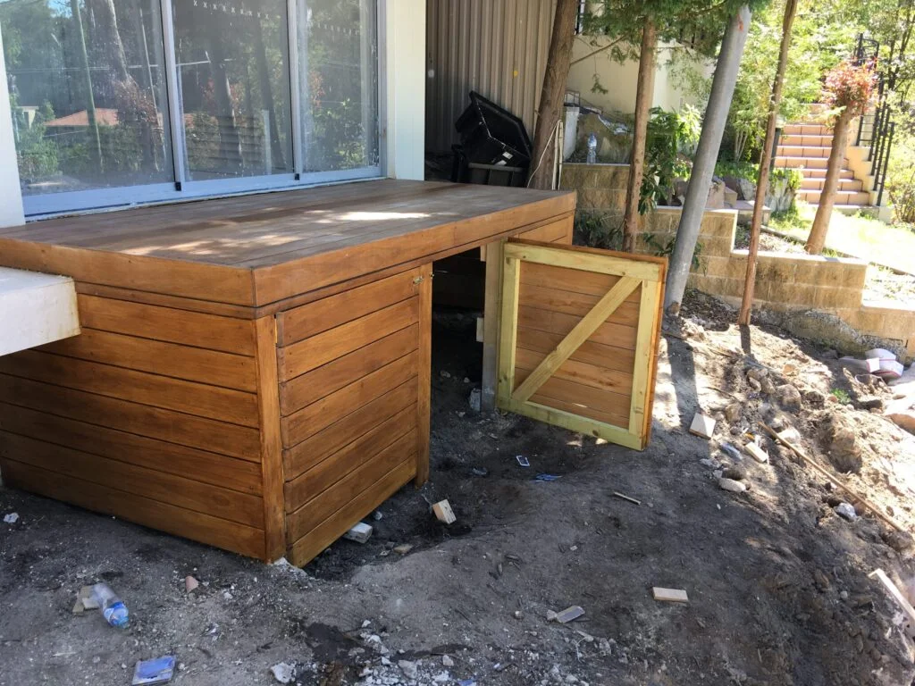 Small bin hide with under-deck storage