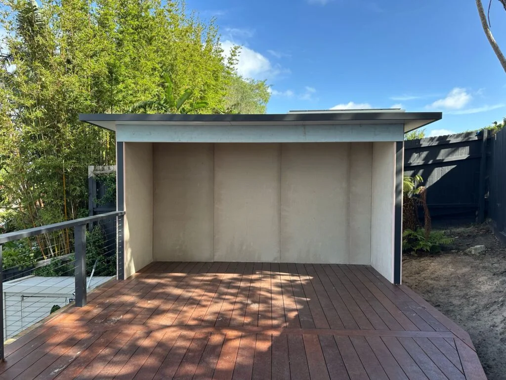 Timber feature wall in the Coogee outdoor kitchen