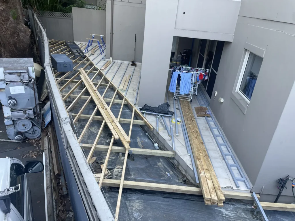 Tight L-shaped Rose Bay site with LowDeck going in